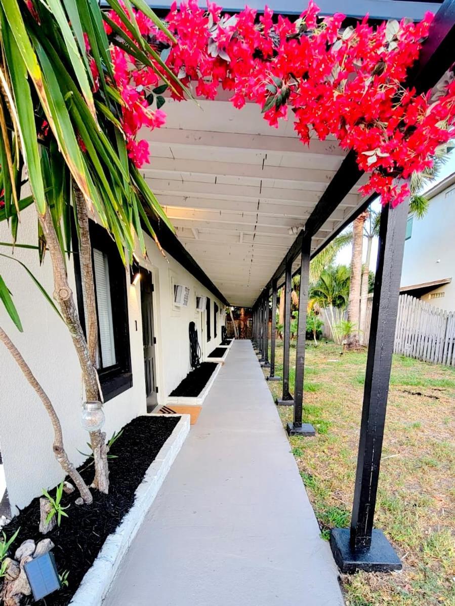 Beach Bungalows By The Sea 3 Cocoa Beach Exterior photo